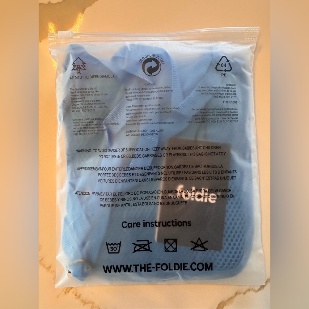 NWT The Foldie Travel Document Holder RFID Azur Blue Crossbody - Picture 4 of 6